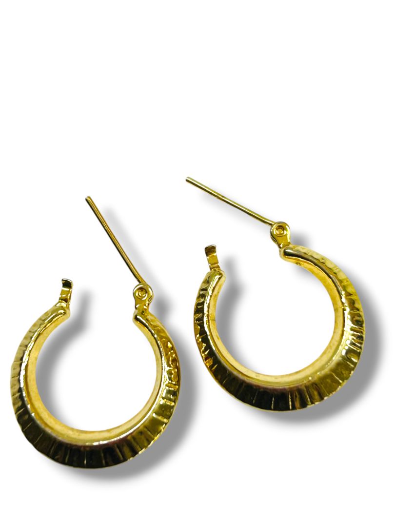 Vintage Goldtone Hoop Earrings Textured Latch Back .75"