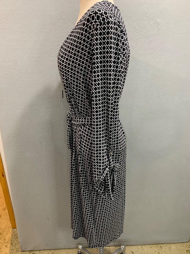 Size 1X Michael Kors Black White Belted Dress Chain Lace Up Neckline