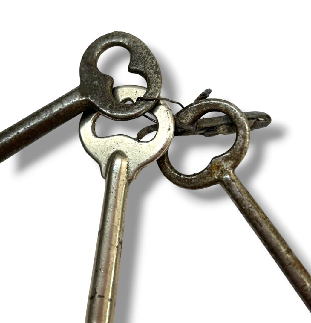 Vintage Skeleton Keys Set of 3 Approx 3"
