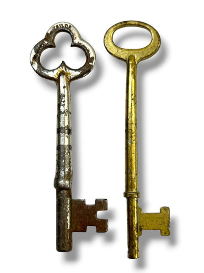 Vintage Skeleton Keys Brass Silvertone Taylor G505 Approx 3"