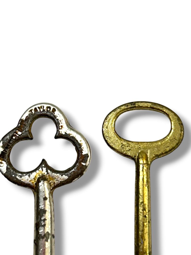 Vintage Skeleton Keys Brass Silvertone Taylor G505 Approx 3"