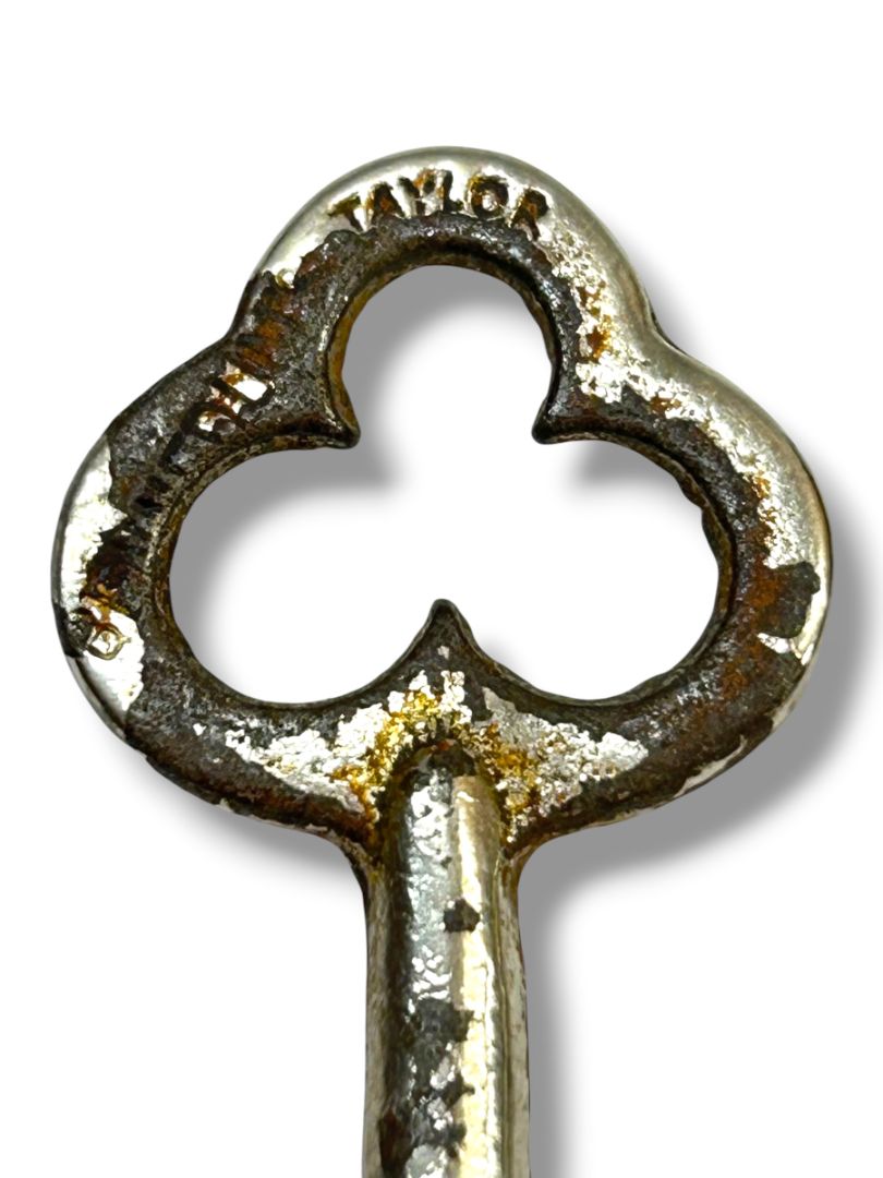 Vintage Skeleton Keys Brass Silvertone Taylor G505 Approx 3"