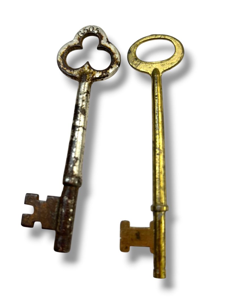 Vintage Skeleton Keys Brass Silvertone Taylor G505 Approx 3"