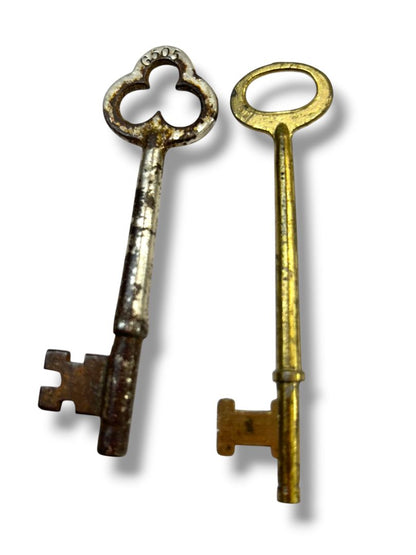 Vintage Skeleton Keys Brass Silvertone Taylor G505 Approx 3"