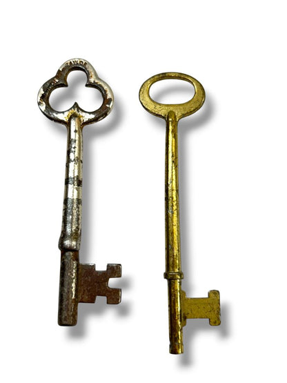 Vintage Skeleton Keys Brass Silvertone Taylor G505 Approx 3"