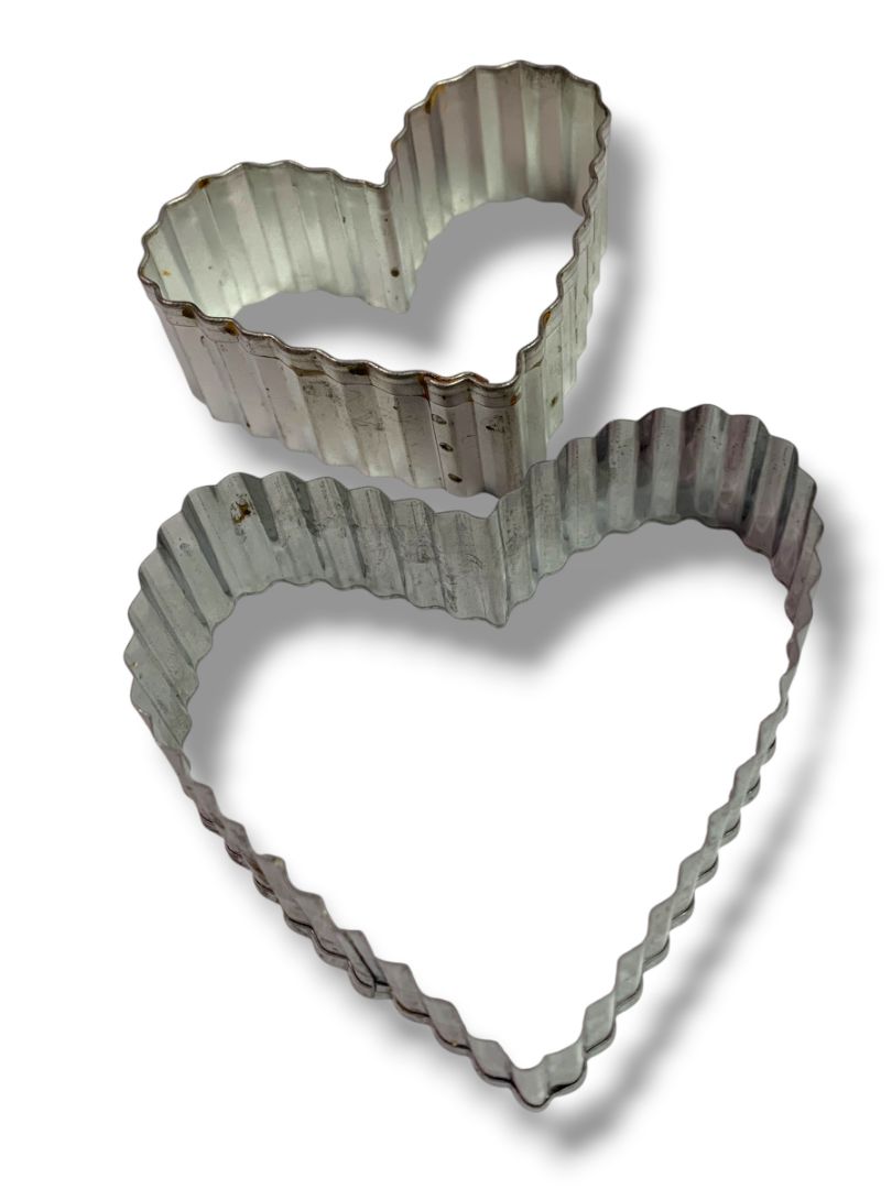 Lot of 7 Pastry Cookie Cutters Crimped Heart Leaf Flower Tin