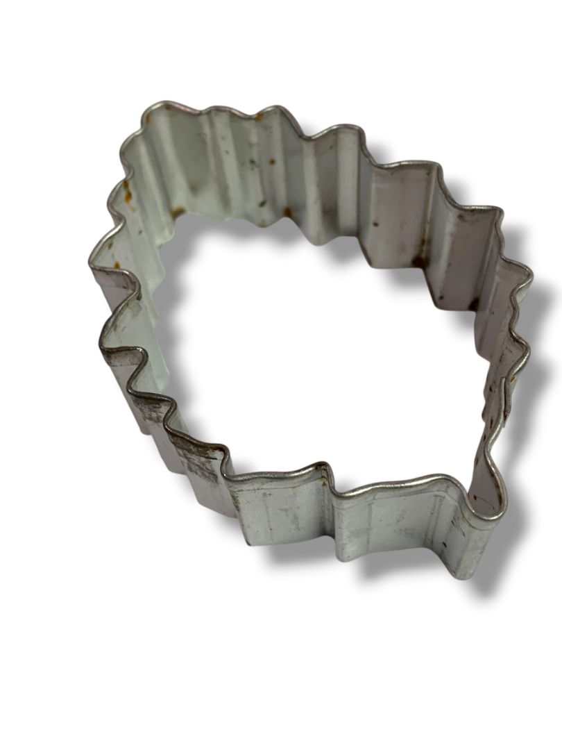 Lot of 7 Pastry Cookie Cutters Crimped Heart Leaf Flower Tin
