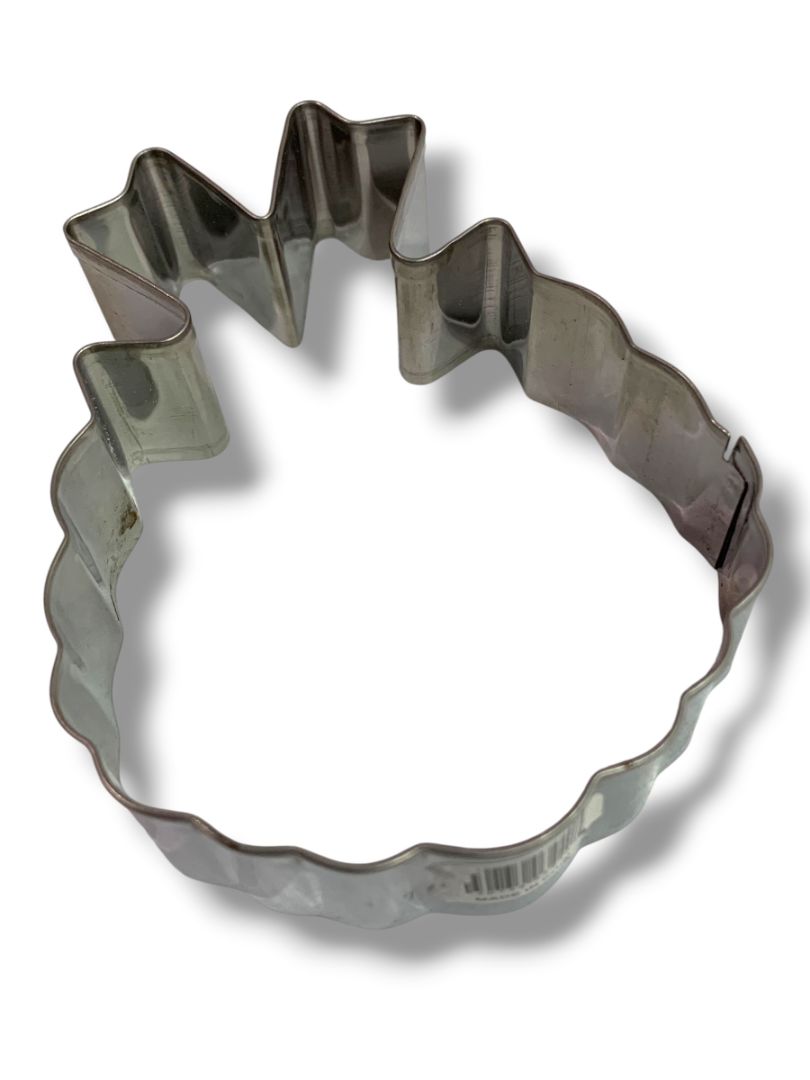 Lot of 7 Pastry Cookie Cutters Crimped Heart Leaf Flower Tin