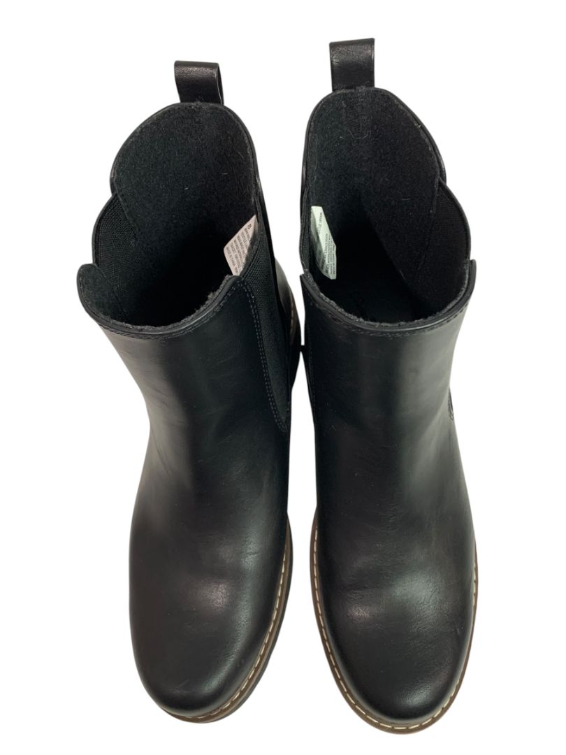 Size 8 Universal Thread Womens Black Chelsea Lug Sole Ankle Boots Vegan Leather