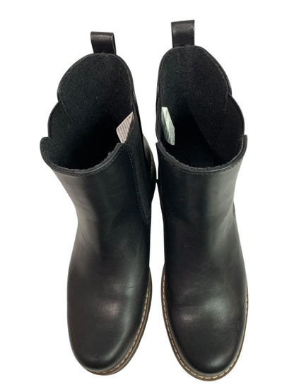 Size 8 Universal Thread Womens Black Chelsea Lug Sole Ankle Boots Vegan Leather