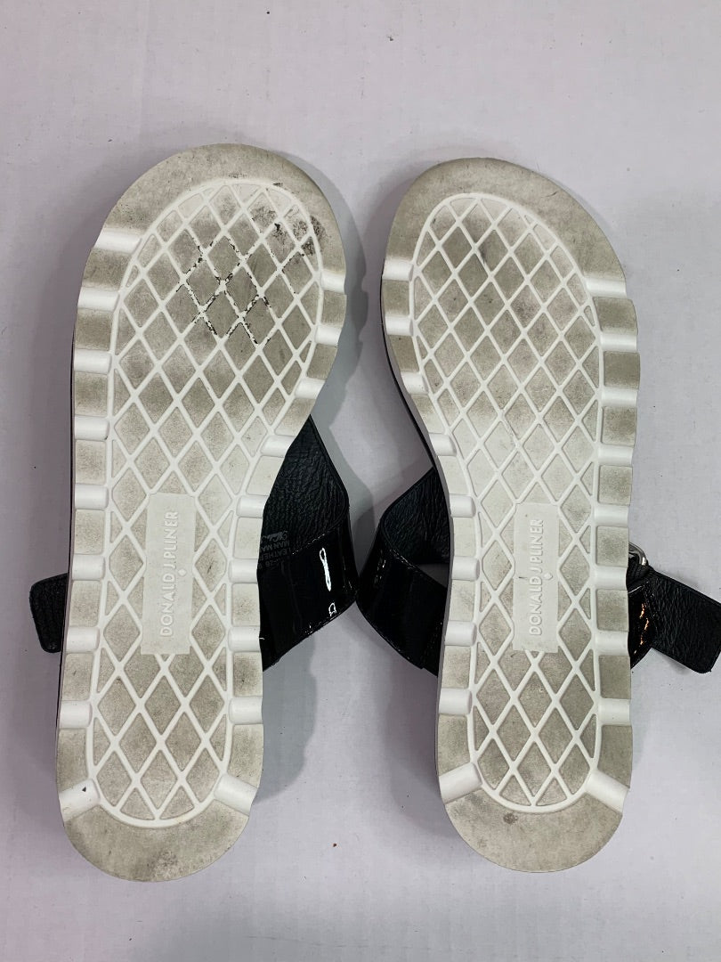 Size 9M Donald J Pliner Black Patent Thong Platform Sandals