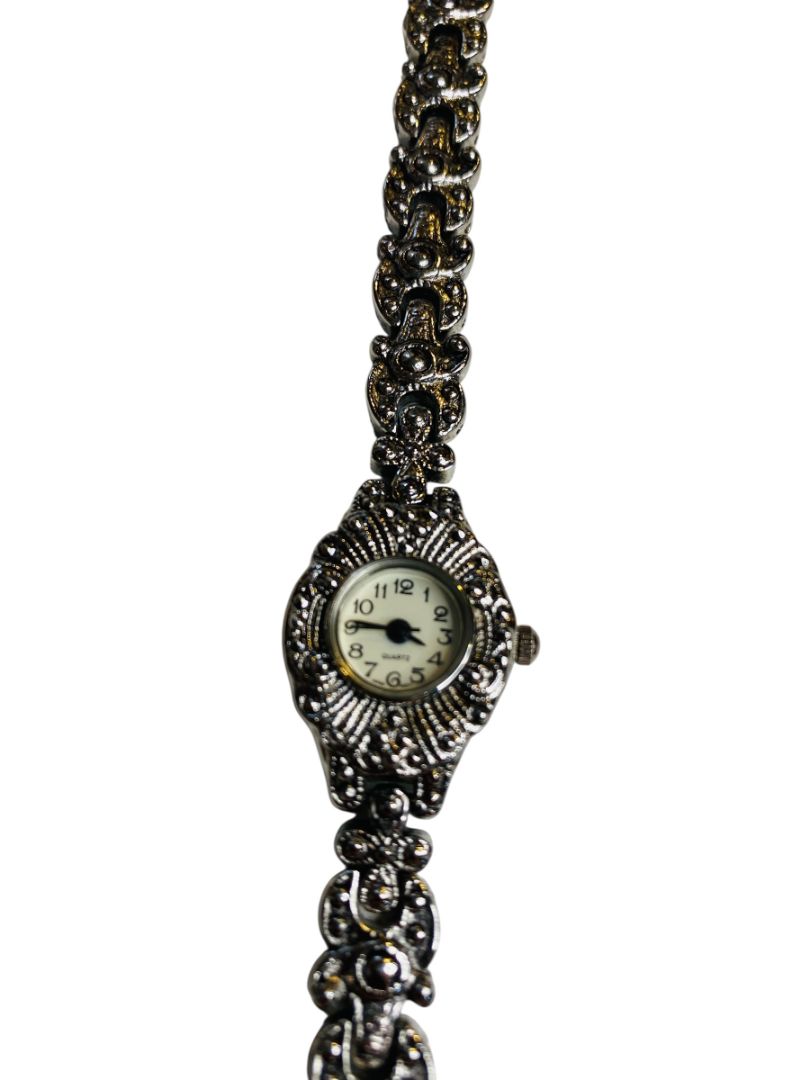 Ladies Watch Bracelet Style Silvertone 20mm Foldover Clasp New Battery