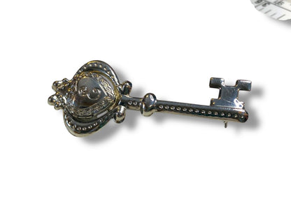 Vintage Silvertone Brooch Pin Skeleton Key Initial "E" 2.5"