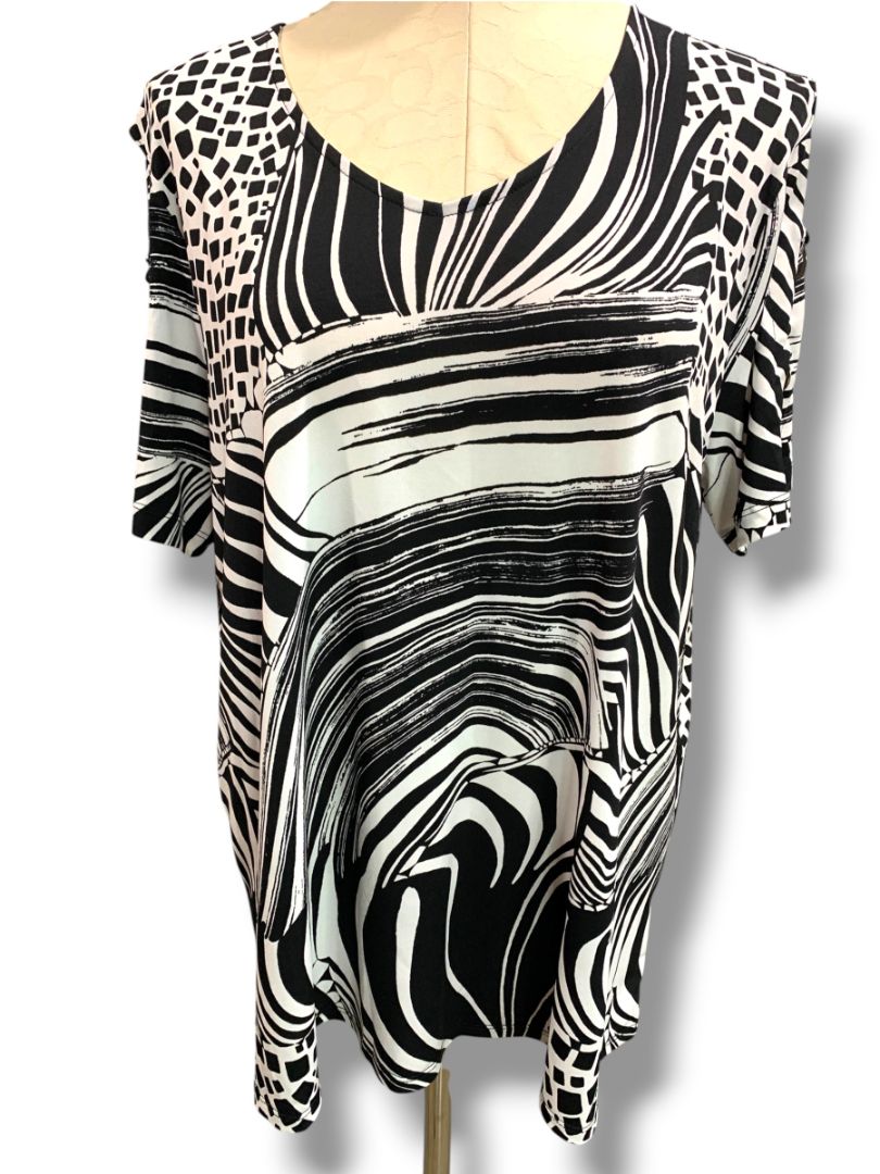 Large C Womens Pullover Shirt Black White Silvertone Shoulder Detail Short Sleeve
