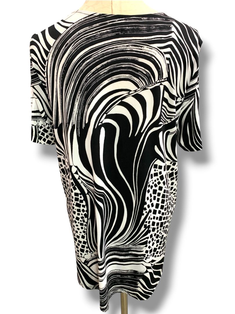 Large C Womens Pullover Shirt Black White Silvertone Shoulder Detail Short Sleeve