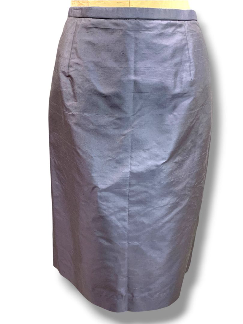 Size 14 Dana Buchman Woman Lavender Silk Pencil Skirt Lined  26" Length