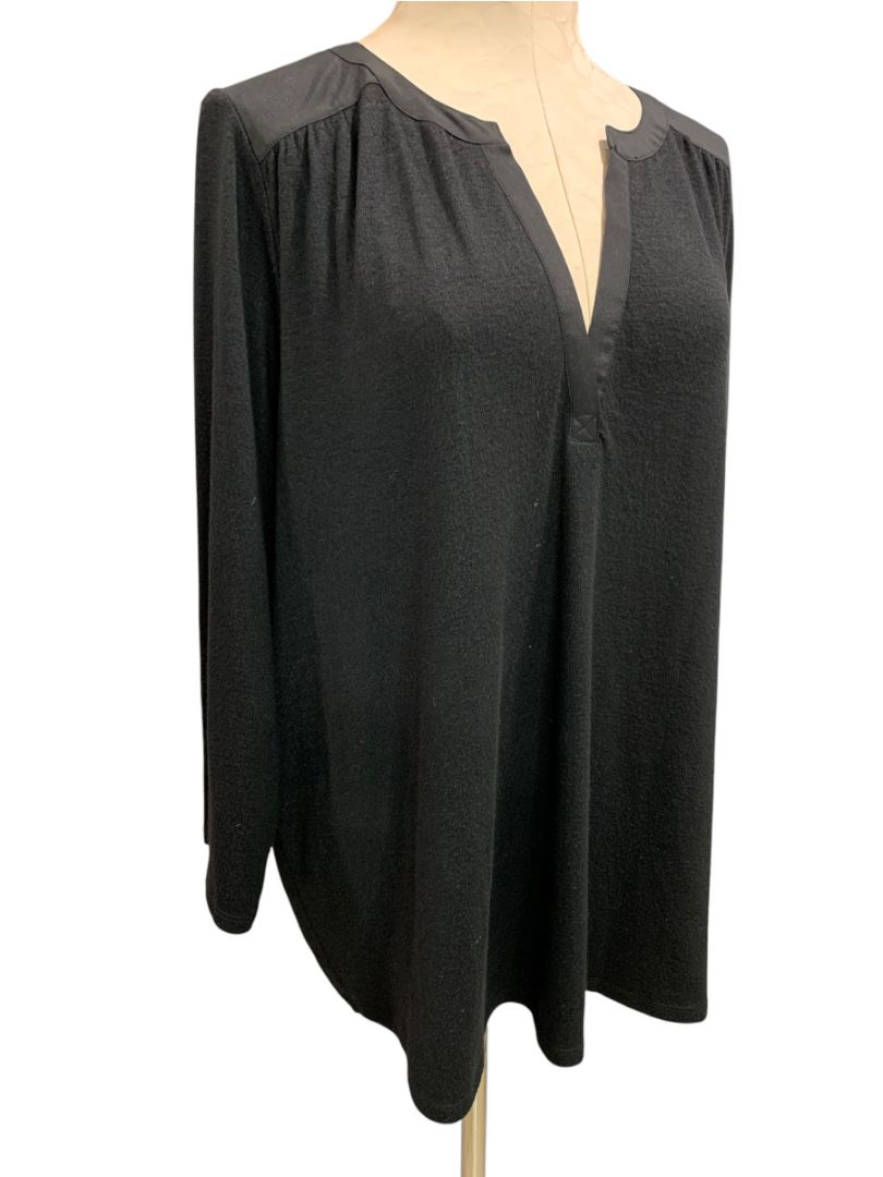 Size 2X 41 Hawthorn Womens Lightweight Black Sweater V-Neck Satin Trim