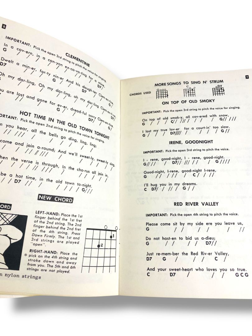 Vintage Sing n Strum Simplified Illustrated Pamphlet Method and Song Folio