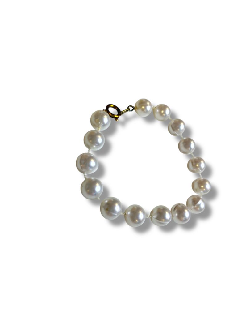 Small Faux Pearl White Bracelet Spring Clasp 6.25" Spring Clasp