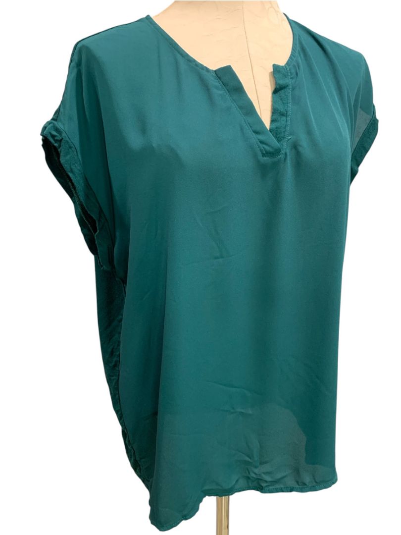Size 1X Papermoon Womens Emerald Green Split Neck Shirt Contrast Fabric