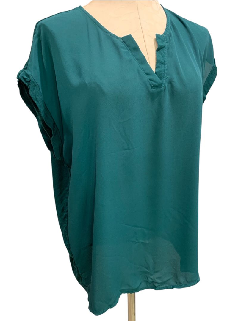 Size 1X Papermoon Womens Emerald Green Split Neck Shirt Contrast Fabric