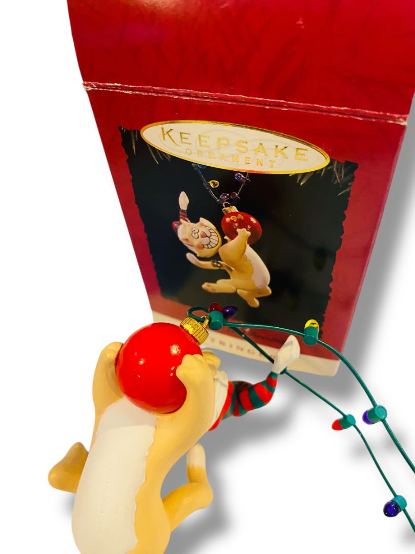 Hallmark Keepsake Oranament 1994 Stringer A Feline of Christmas