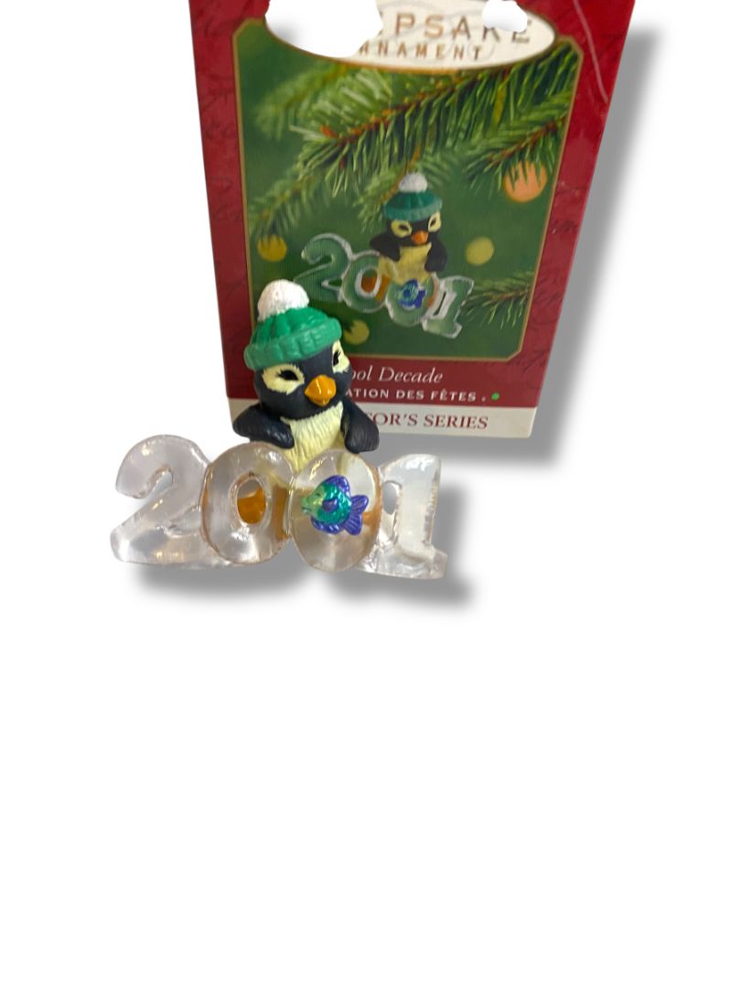2001 Hallmark Keepsake Ornament Cool Decade Penguin Christmas QX6992