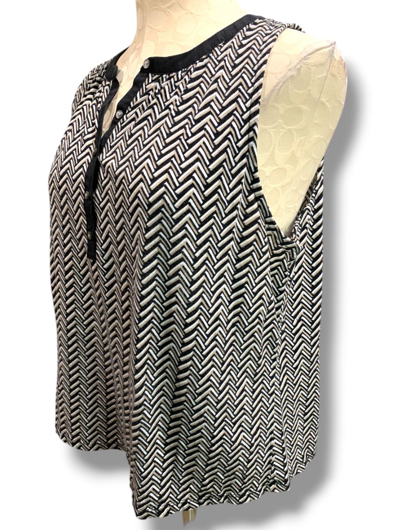 Medium Loft Soft Knit Womens Tank Sleeveless Shirt Chevron Print Brown Black