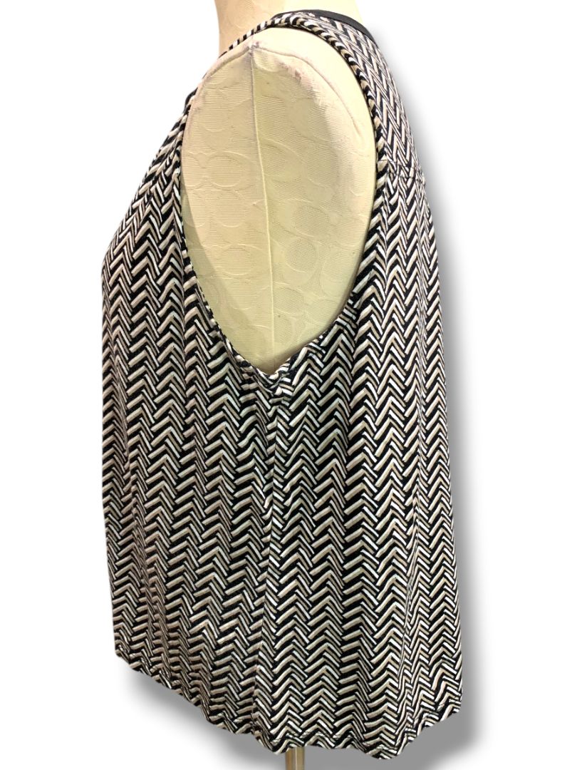 Medium Loft Soft Knit Womens Tank Sleeveless Shirt Chevron Print Brown Black