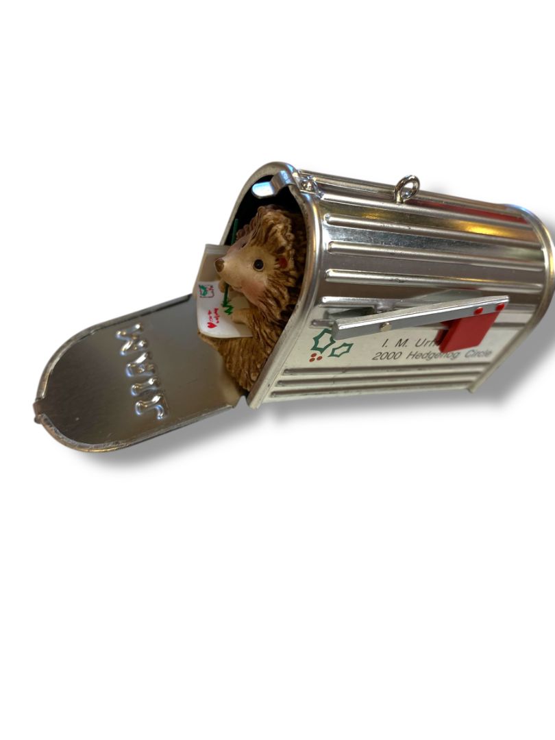 2000 Hallmark Keepsake Ornament Friendly Greeting Mailbox Hedgehog QX8174