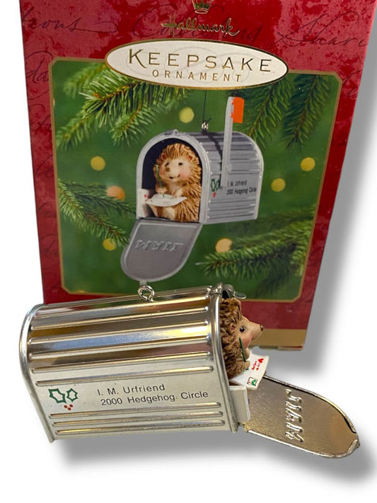 2000 Hallmark Keepsake Ornament Friendly Greeting Mailbox Hedgehog QX8174