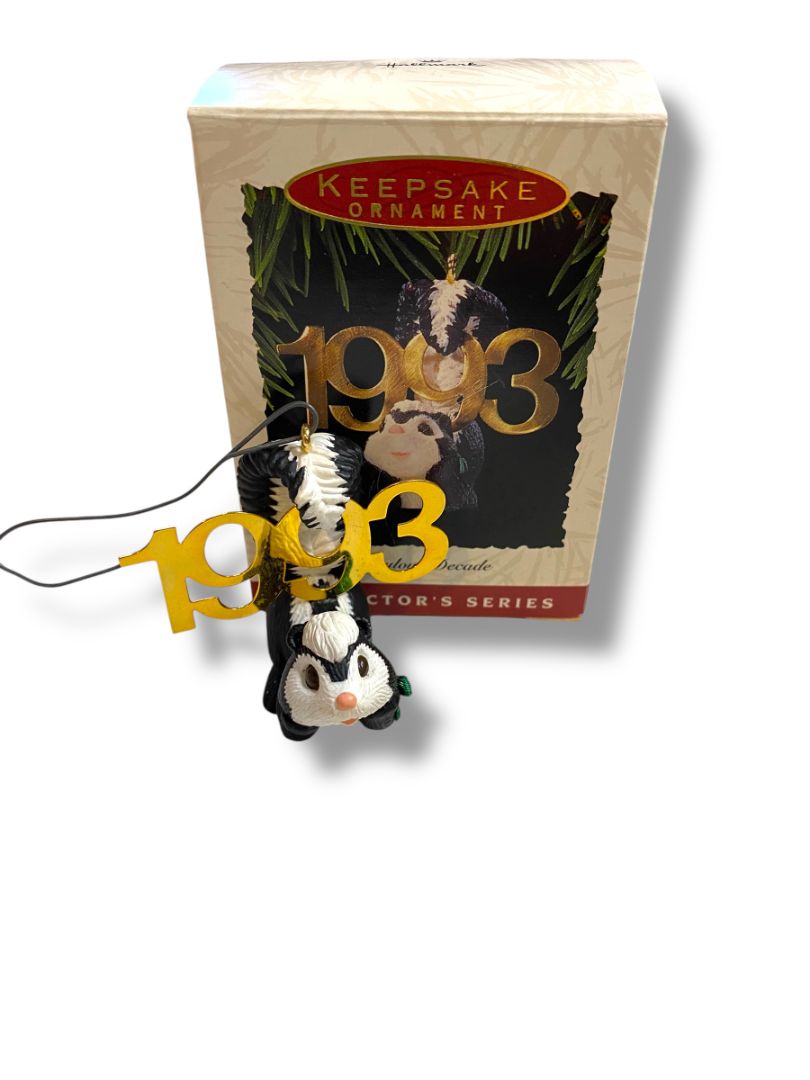 1993 Hallmark Keepsake Ornament Collectors Fabulous Decade Skunk QX447-5