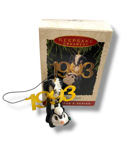 1993 Hallmark Keepsake Ornament Collectors Fabulous Decade Skunk QX447-5