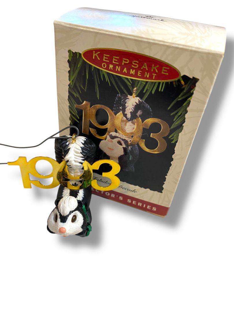 1993 Hallmark Keepsake Ornament Collectors Fabulous Decade Skunk QX447-5