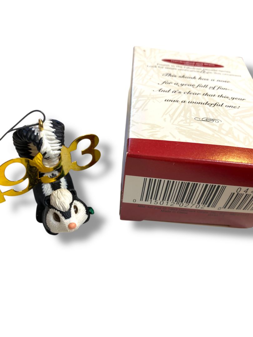 1993 Hallmark Keepsake Ornament Collectors Fabulous Decade Skunk QX447-5