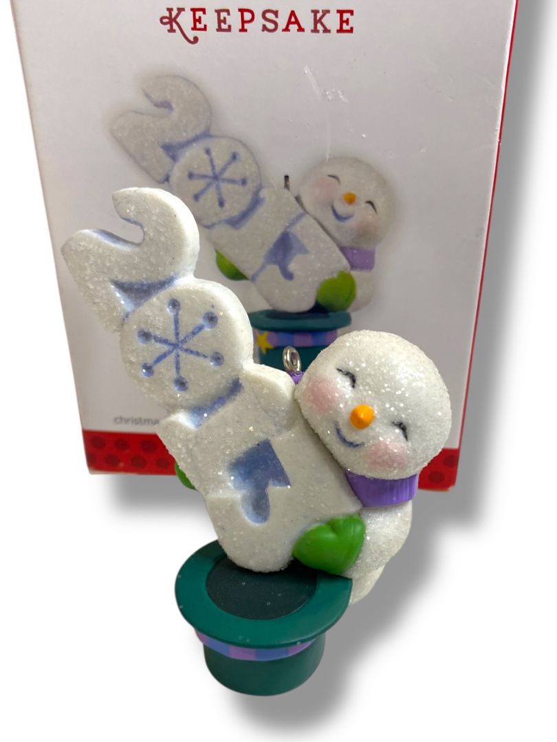 2013 Hallmark Keepsake Ornament Frosty Fun Decade Christmas QX9002