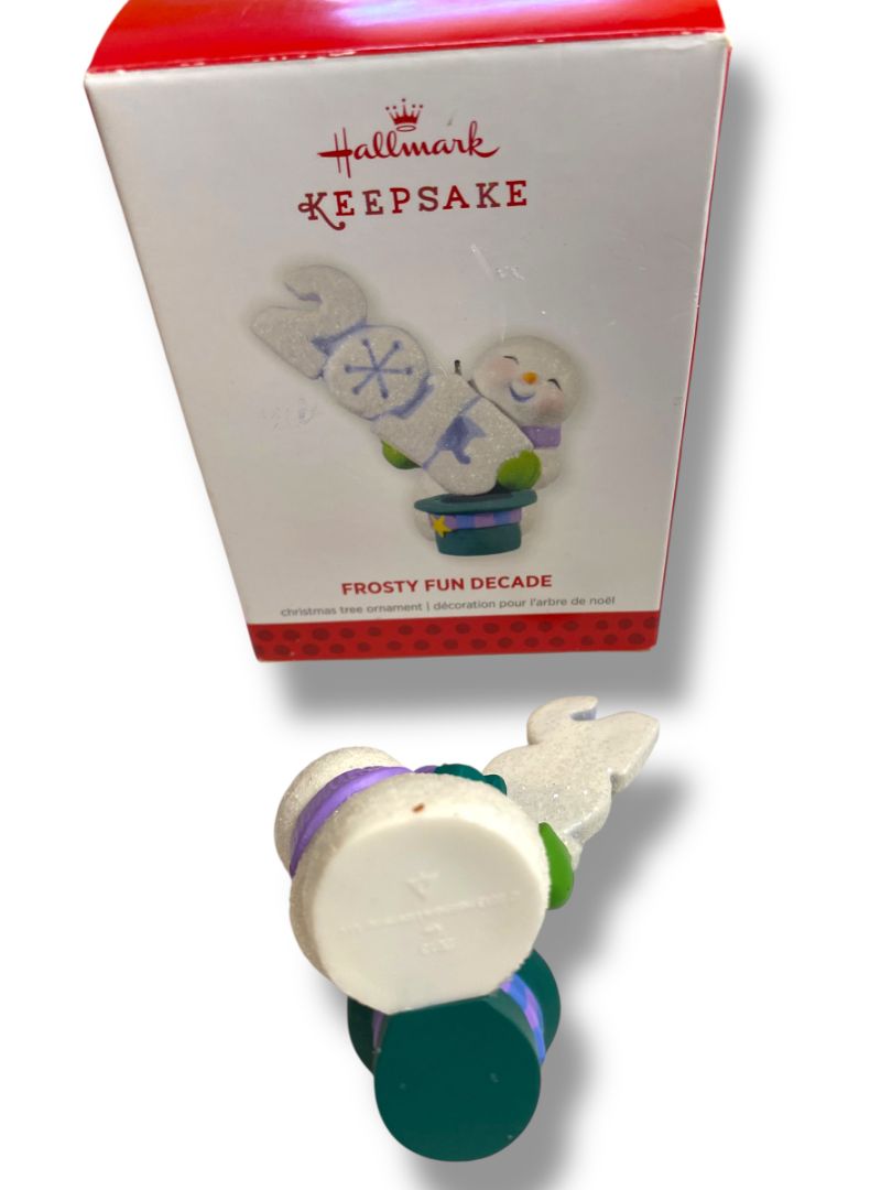 2013 Hallmark Keepsake Ornament Frosty Fun Decade Christmas QX9002
