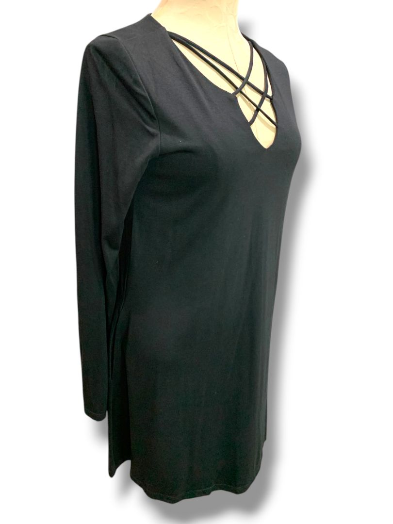 Medium Socialite Black Shift Dress Knit Lattice Neckline Soft Pockets
