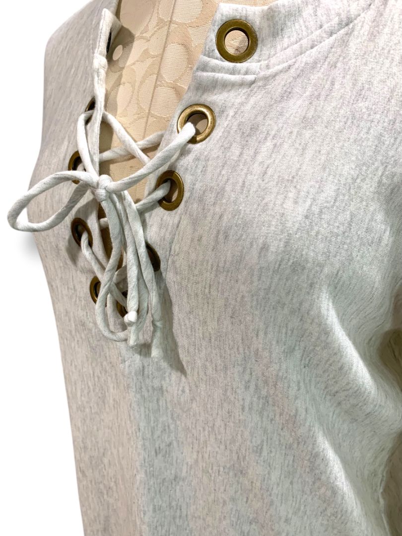Medium Socialite Womens Lightweight Lace Neckline Sweatshirt Heather Gray