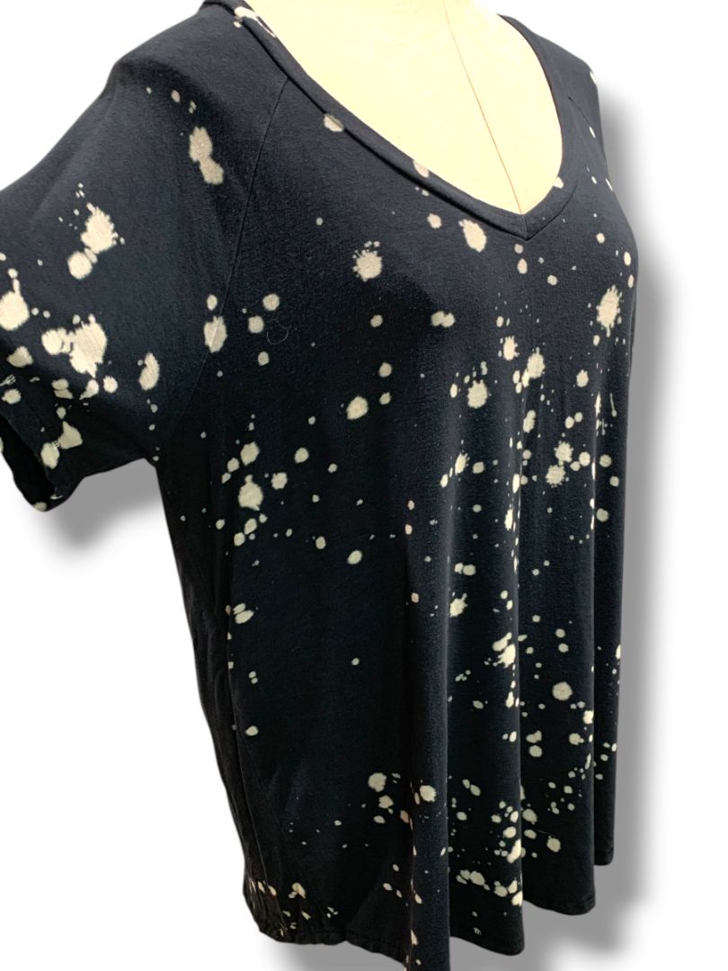 Medium American Eagle Soft & Sexy Womens Tshirt V-Neck Black Bleach Splatter Pattern
