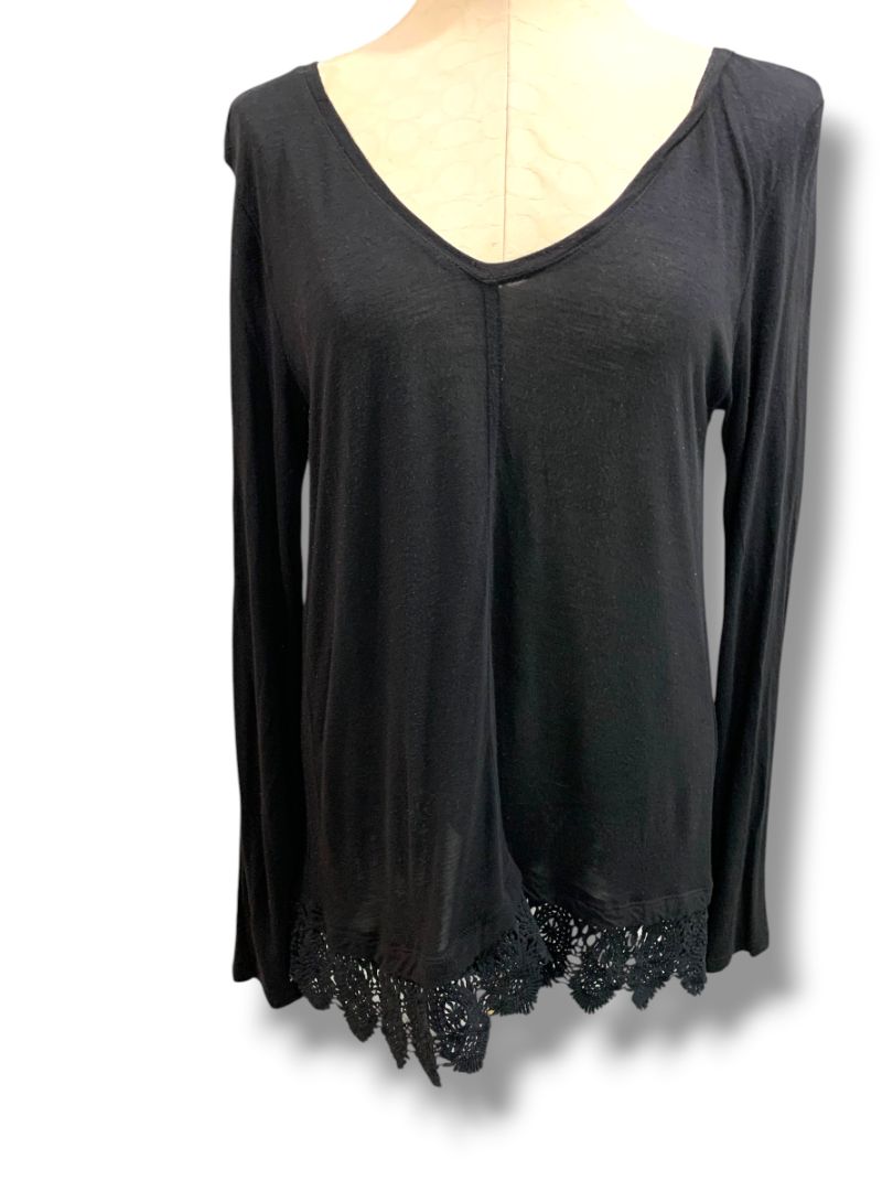 Small Hinge Womens Front Back V-Neck Shirt Crochet Hem Long Sleeve Lightweight