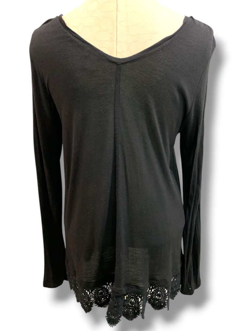 Small Hinge Womens Front Back V-Neck Shirt Crochet Hem Long Sleeve Lightweight
