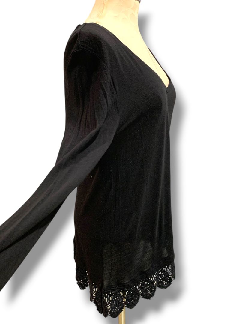 Small Hinge Womens Front Back V-Neck Shirt Crochet Hem Long Sleeve Lightweight