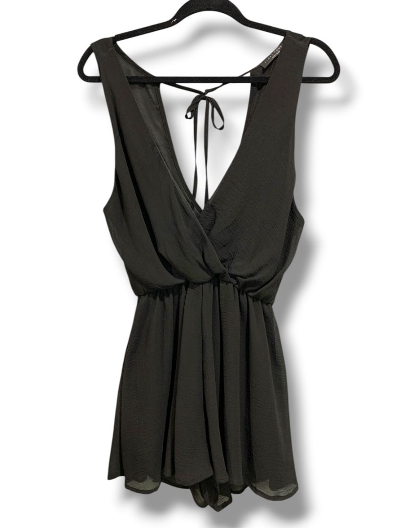 Medium Final Touch Romper Shorts Tie Back Plunge Neckline Flowy