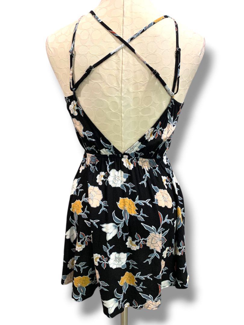Small Kendall & Kylie V-Neck Sundress Floral Black Open Back