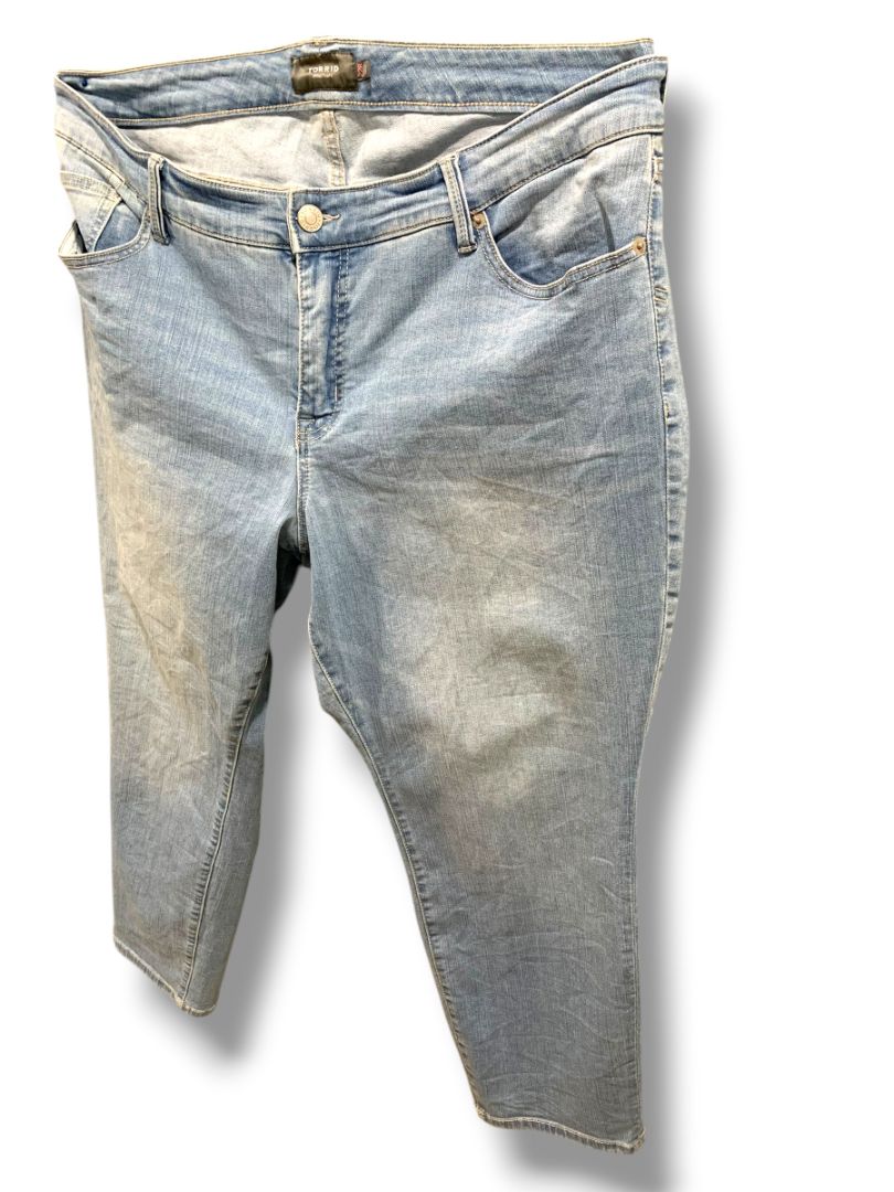 22R Torrid Womens Plus Size Light Wash Denim Jeans 27" Inseam