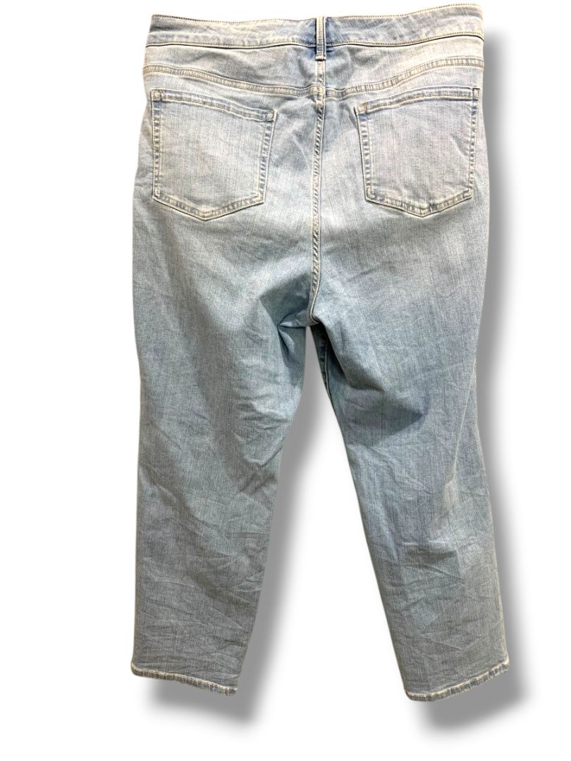 22R Torrid Womens Plus Size Light Wash Denim Jeans 27" Inseam
