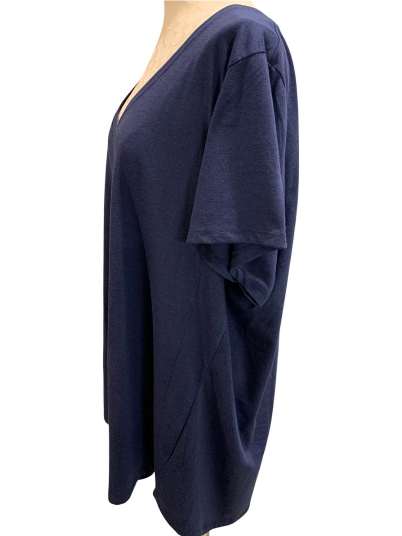 Size 3X torrid Womens V-Neck Navy Blue Classic Fit Tshirt
