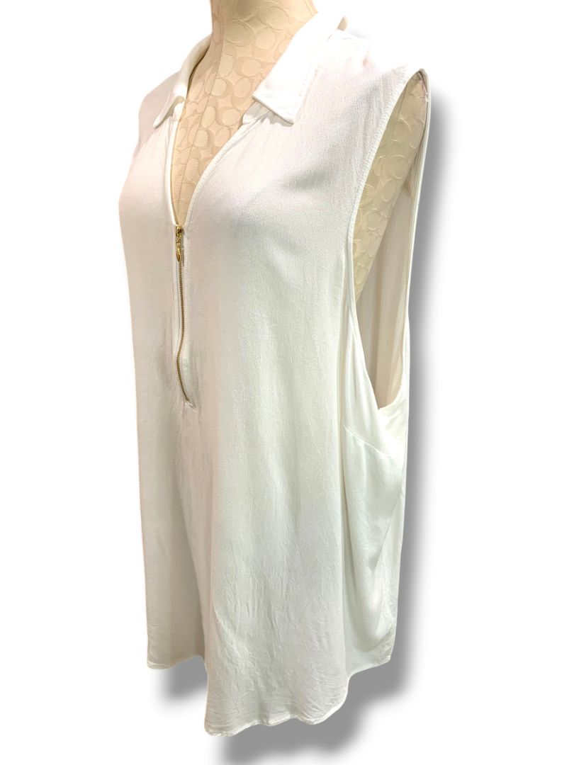 5X Torrid Womens Plus Size V-Neck Shirt Collared White Sleeveless
