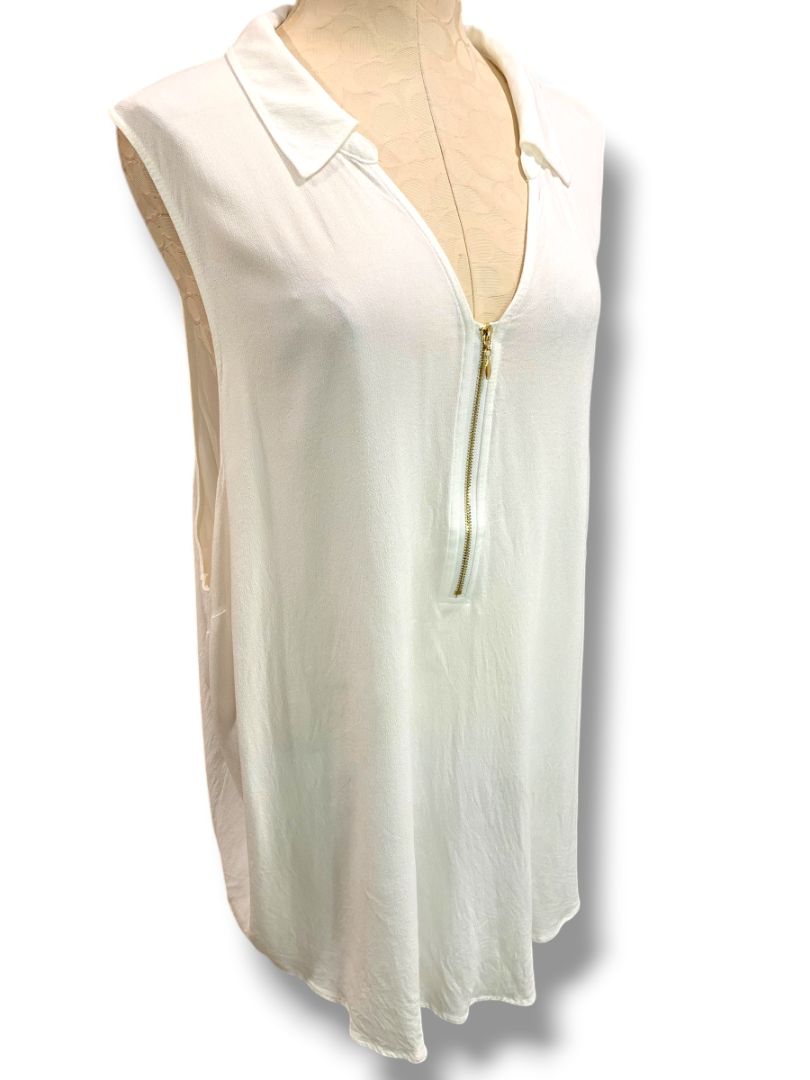 5X Torrid Womens Plus Size V-Neck Shirt Collared White Sleeveless